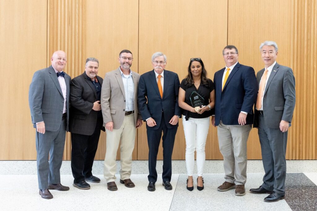 Niki Labbe with 2025 Award posing with UTIA Leadership